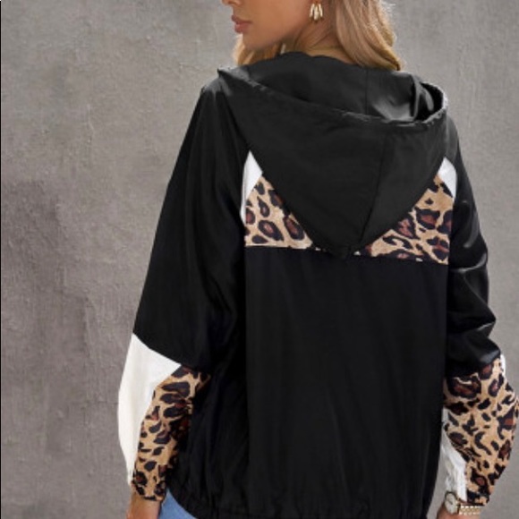 SALE BEAUTIFUL BLACK LEOPARD PRINT WINDBREAKER - Picture 3 of 4